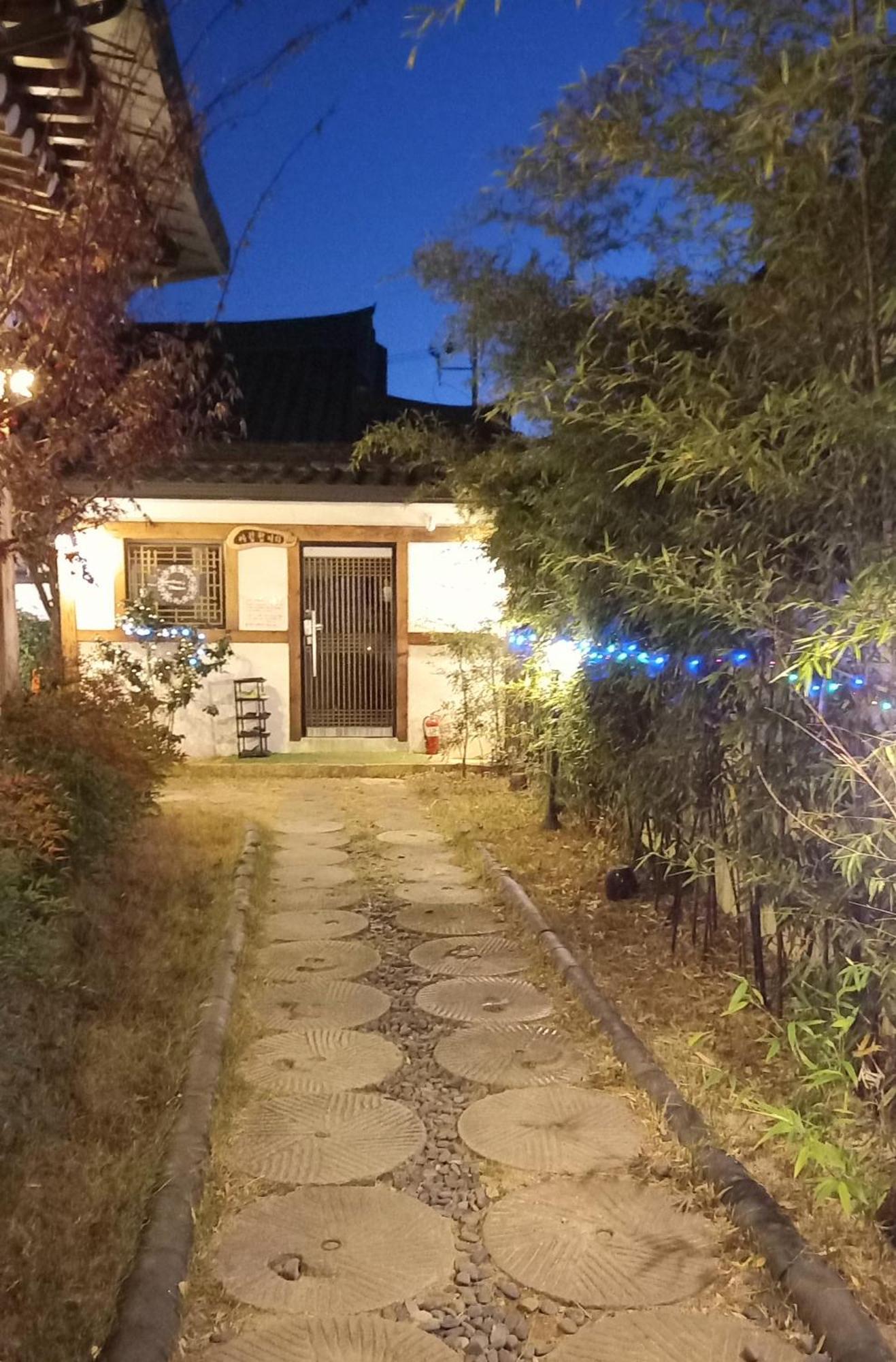 Adam Guesthouse Gyeongju Værelse billede